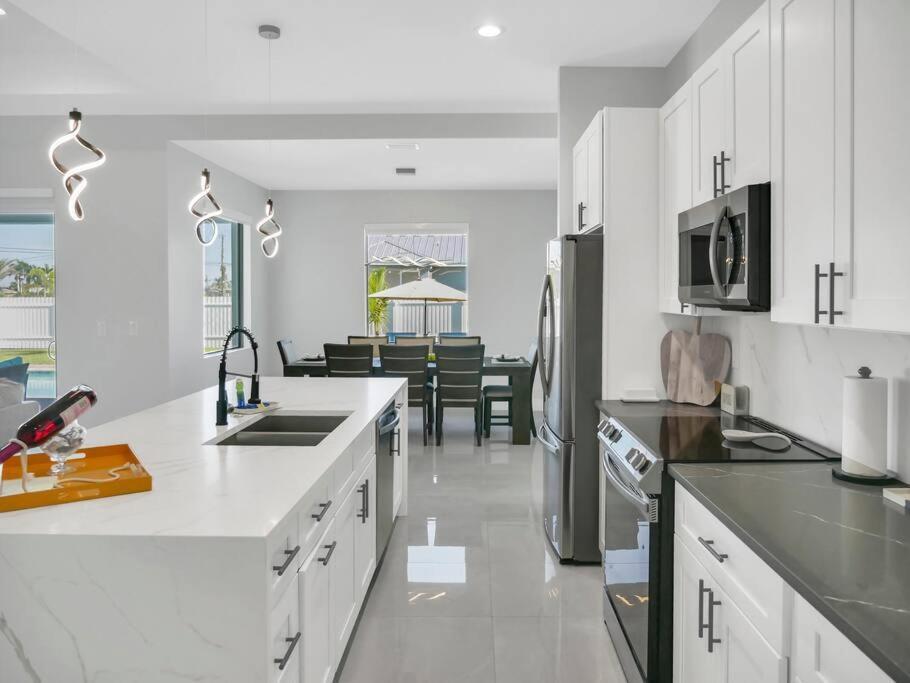 Casa Sevilla, Heated Pool, Sleeps 9, 4B3B Cape Coral Eksteriør billede