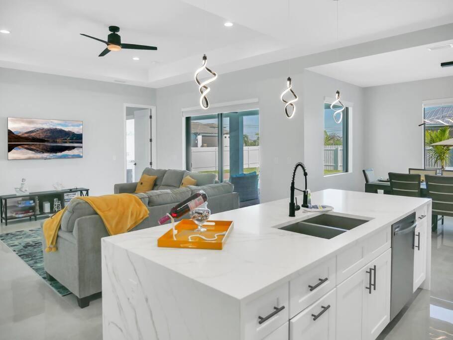Casa Sevilla, Heated Pool, Sleeps 9, 4B3B Cape Coral Eksteriør billede